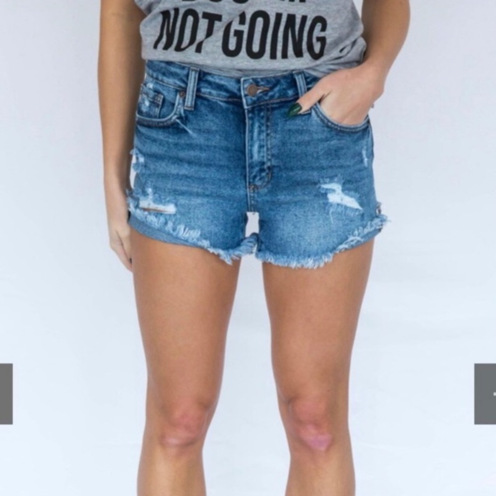 Stretchy denim shorts